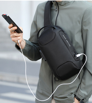 ป้องกันการโจรกรรมกระเป๋าสะพายข้างกระเป๋าสะพายข้างกระเป๋าสะพาย USB Men Chest Bag