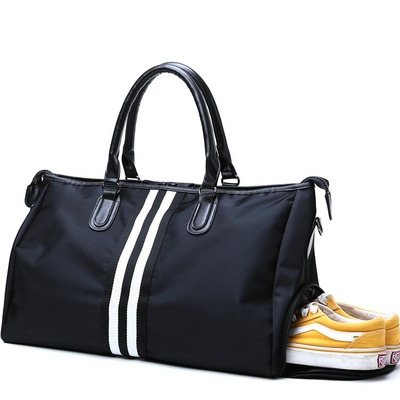 บุรุษสีดำกระเป๋า Duffle กีฬาไนล่อนยิม Duffle กระเป๋าพร้อมช่องใส่รองเท้า