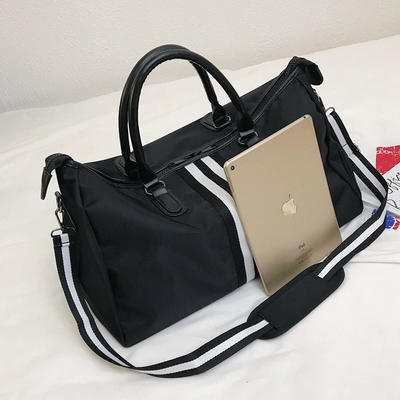 บุรุษสีดำกระเป๋า Duffle กีฬาไนล่อนยิม Duffle กระเป๋าพร้อมช่องใส่รองเท้า