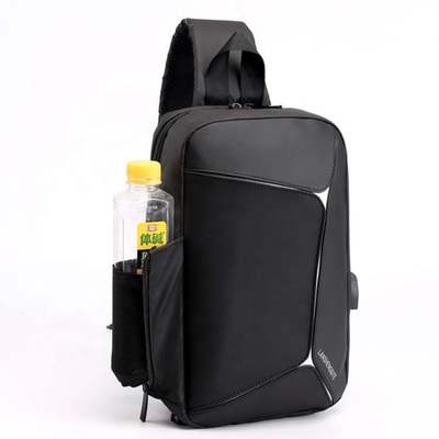 PU Mens Sling Crossbody Bag กระเป๋าสะพายกันน้ำพร้อมสาย USB BSCI